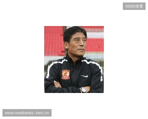 渝媒：李章洙在重庆被球迷请吃火锅，他直接吃的红锅微辣