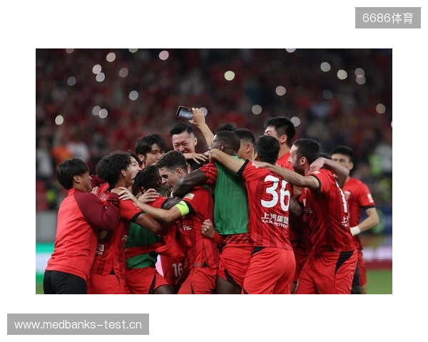 三连冠!上海海港加冕2025赛季中超冠军,摘下队史中超第四星 三连冠!上海海港加冕2025赛季中超冠军,摘下队史中超第四星